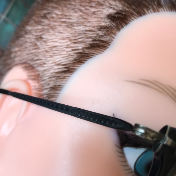 1980s Oliver Peoples frames and sunglass clip. Gunmetal and matte black. - Picture 3 of 11